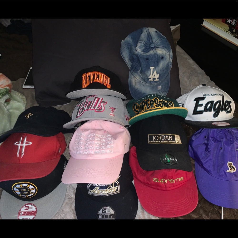 HATS FITTED AND SNAPBACKS